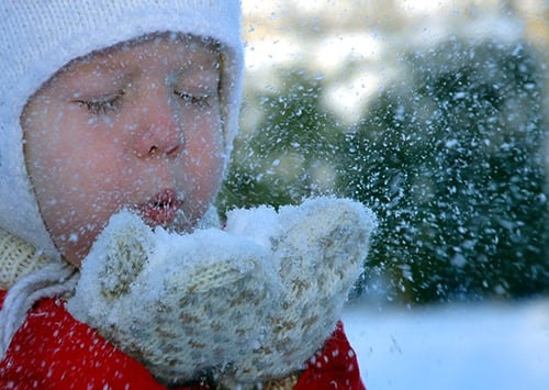 boy_with_snow_small