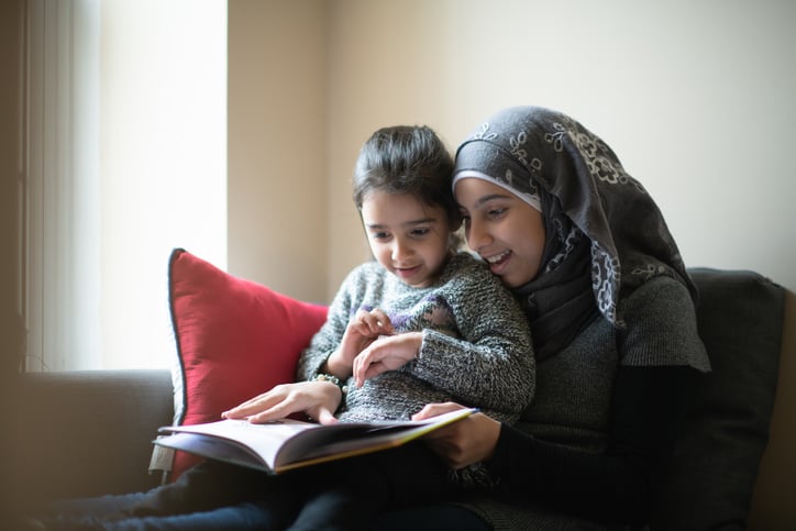 mother-and-daughter-reading